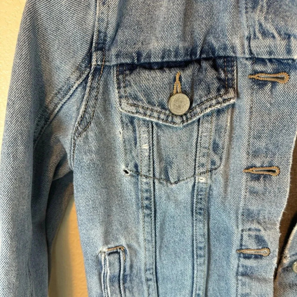 Blank NYC Distressed Cropped Raw Hem Light Denim Jacket Size Small - Picture 2 of 7